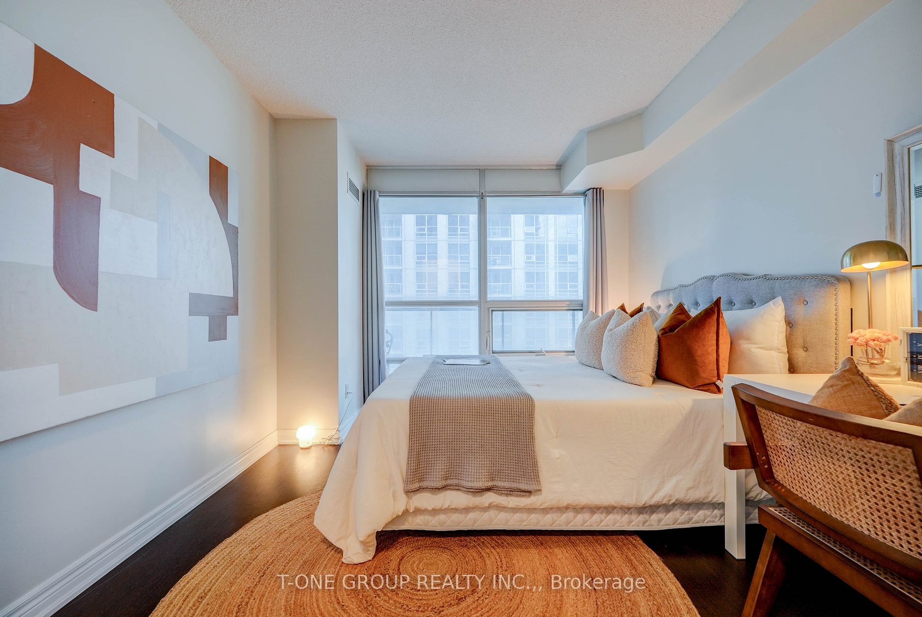 761 Bay St, #914