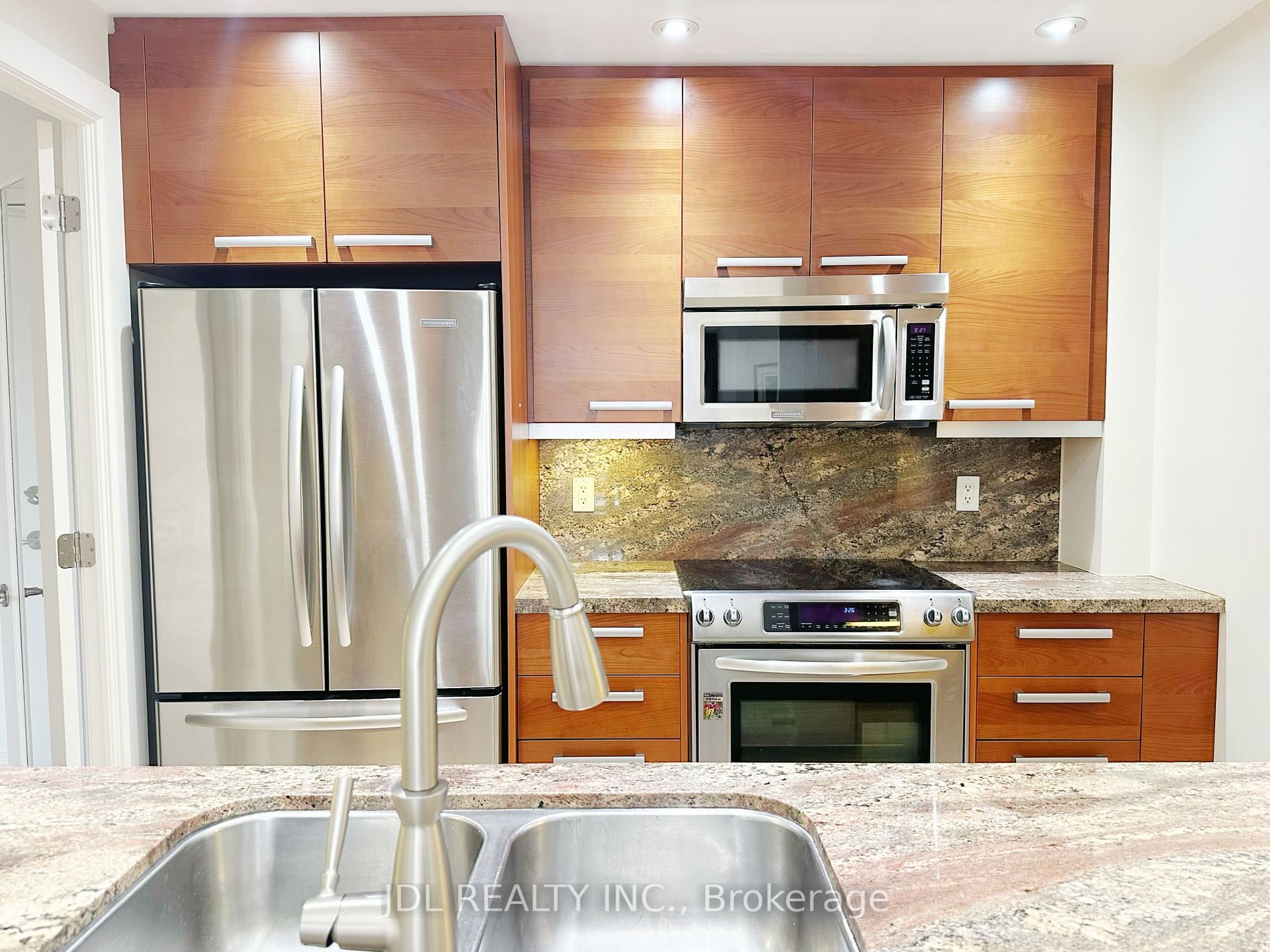 660 Sheppard Avenue E, #602B