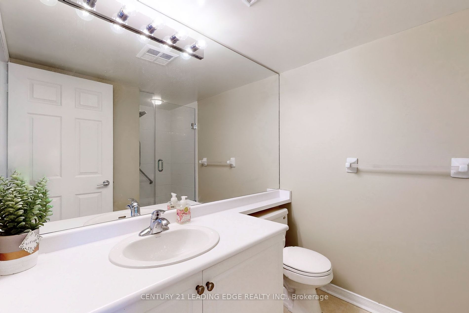 485 Rosewell Avenue, #212