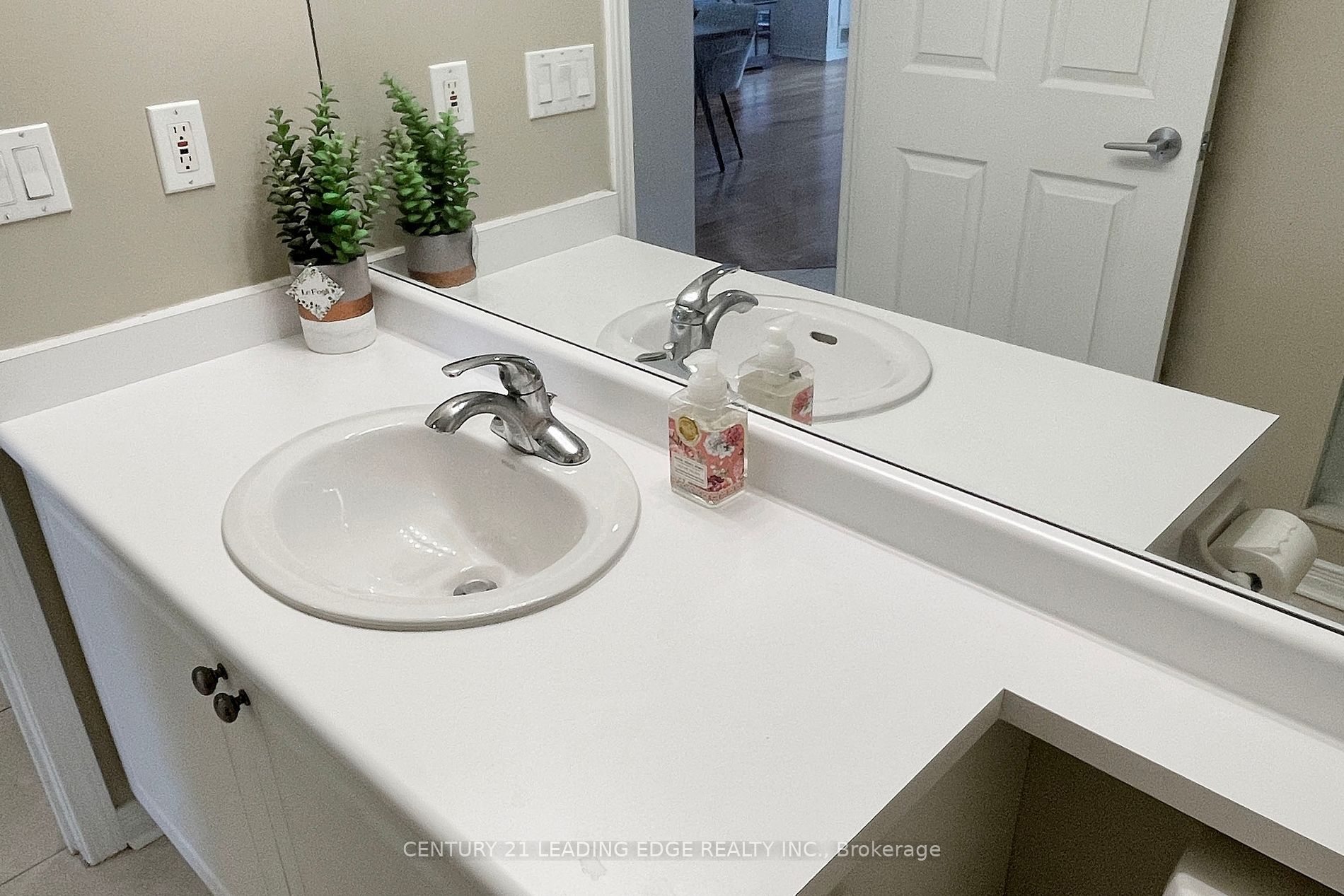 485 Rosewell Avenue, #212