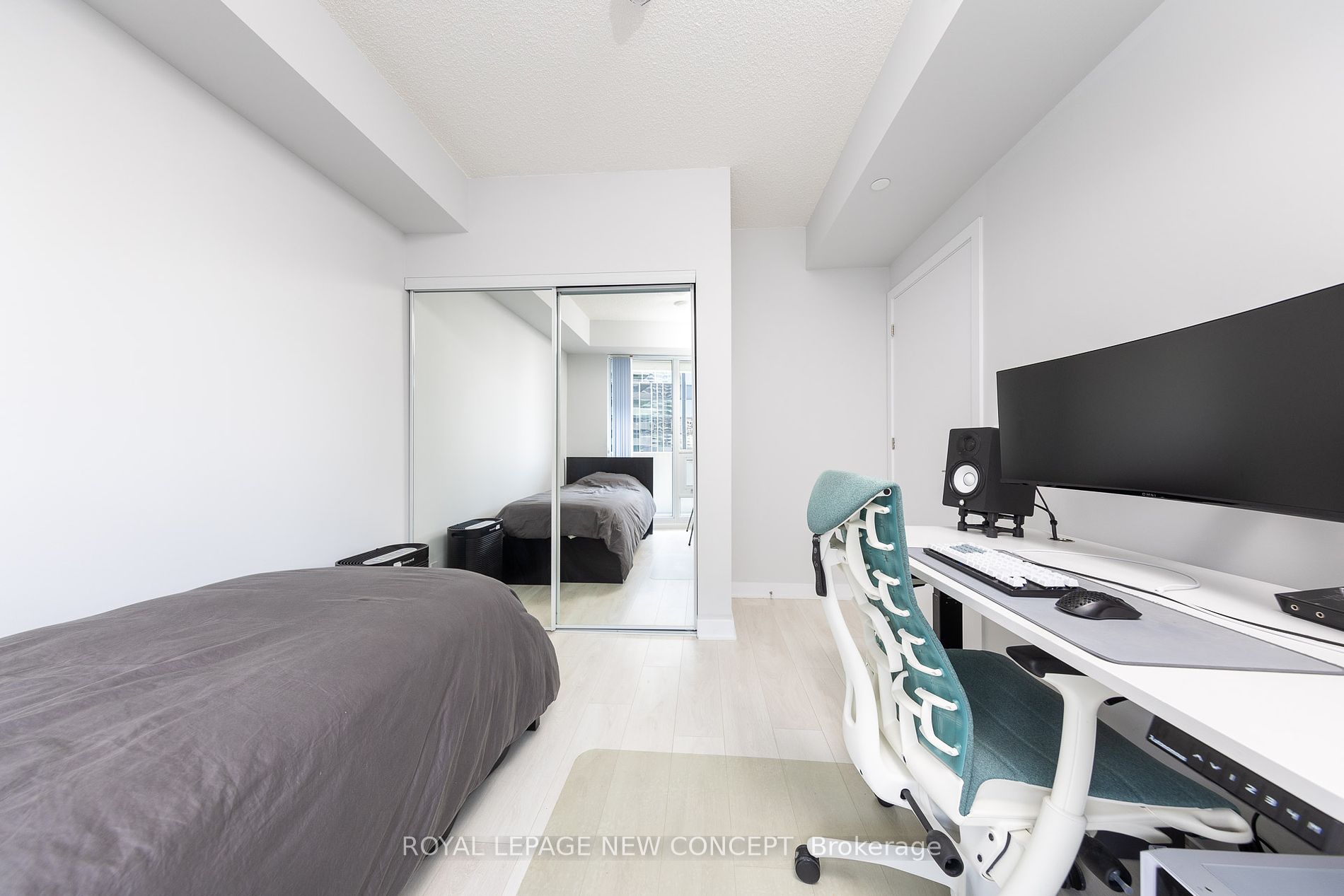2221 Yonge Street, #1408