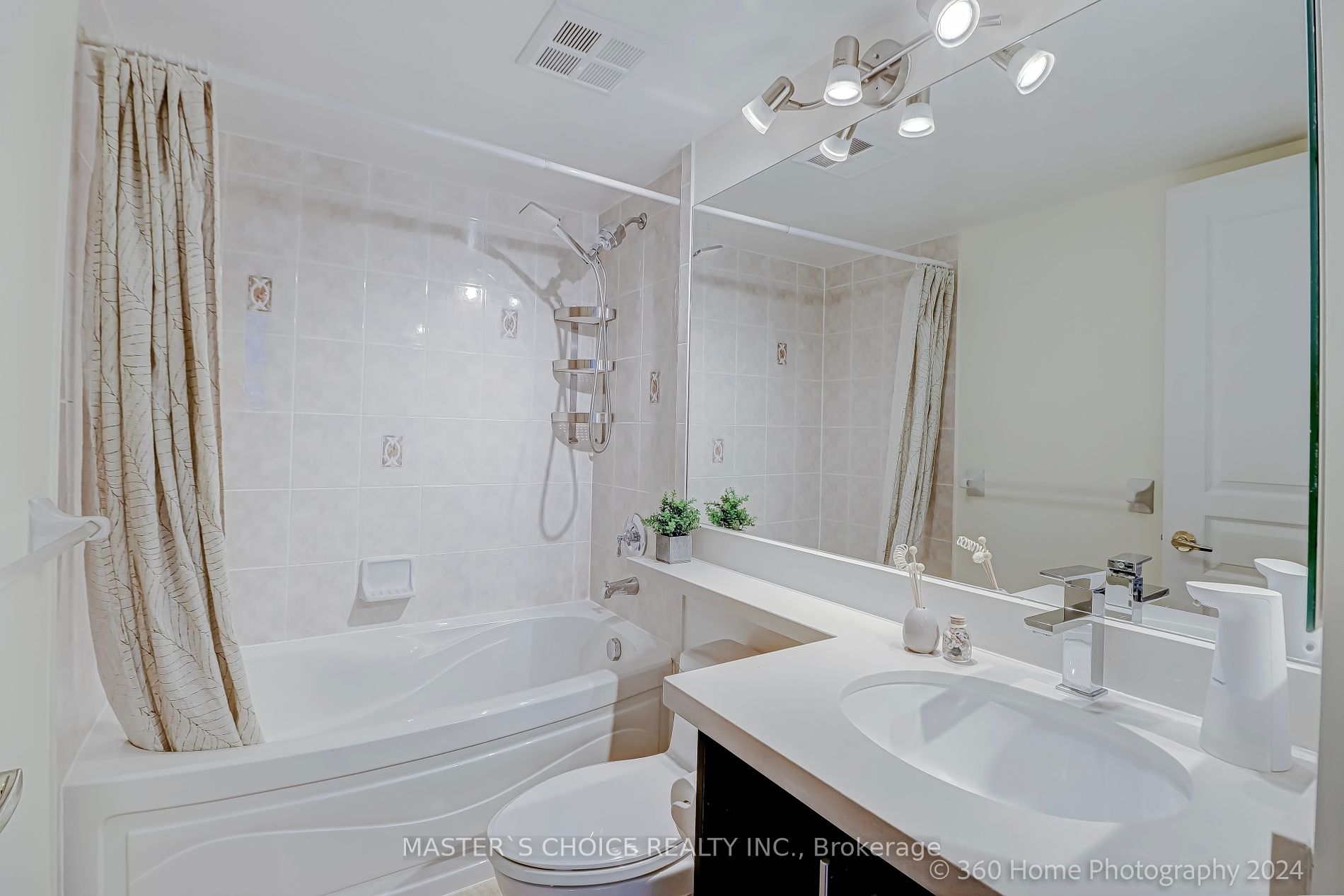 15 Northtown Way, #1228