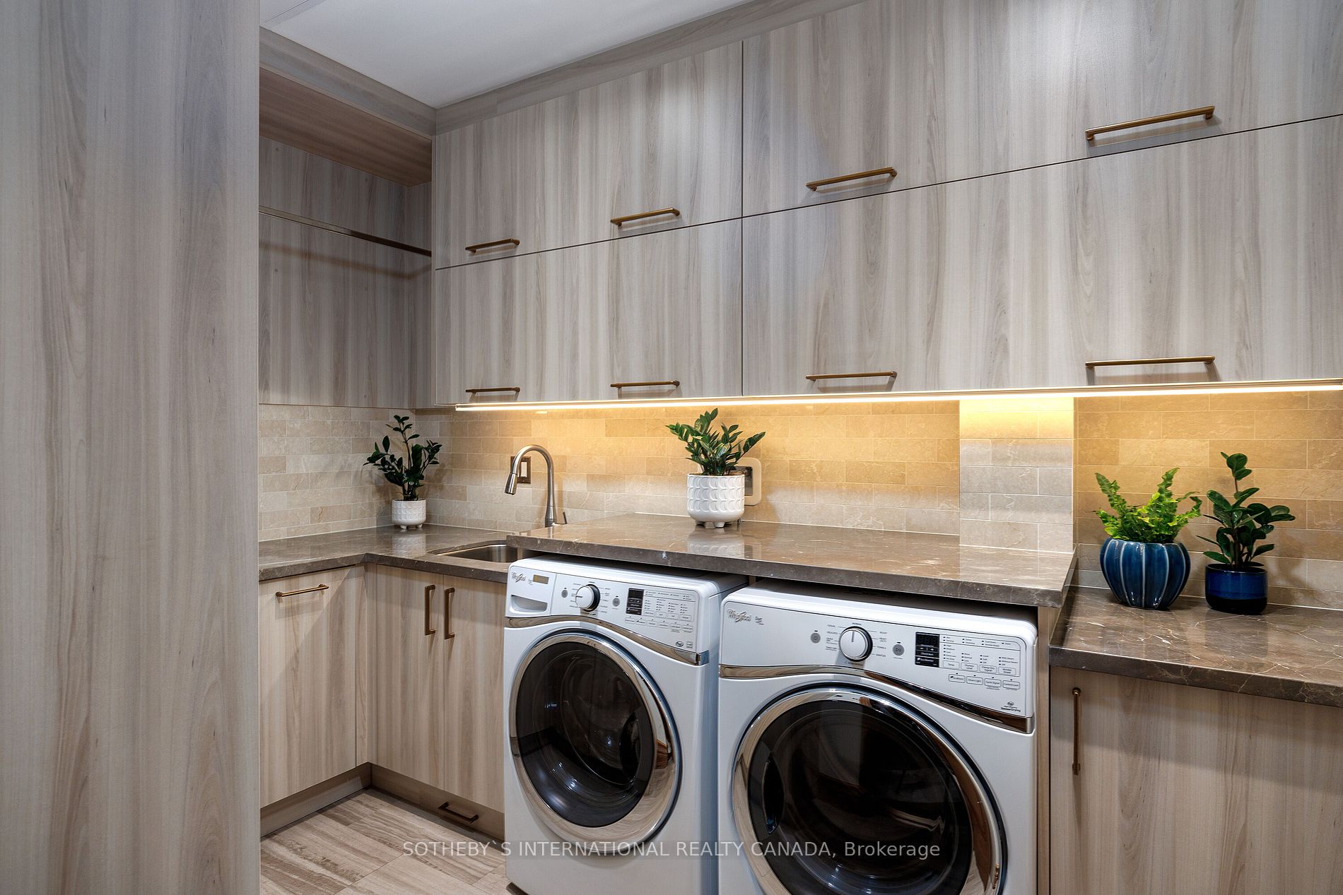 36 Hazelton Ave, #5B