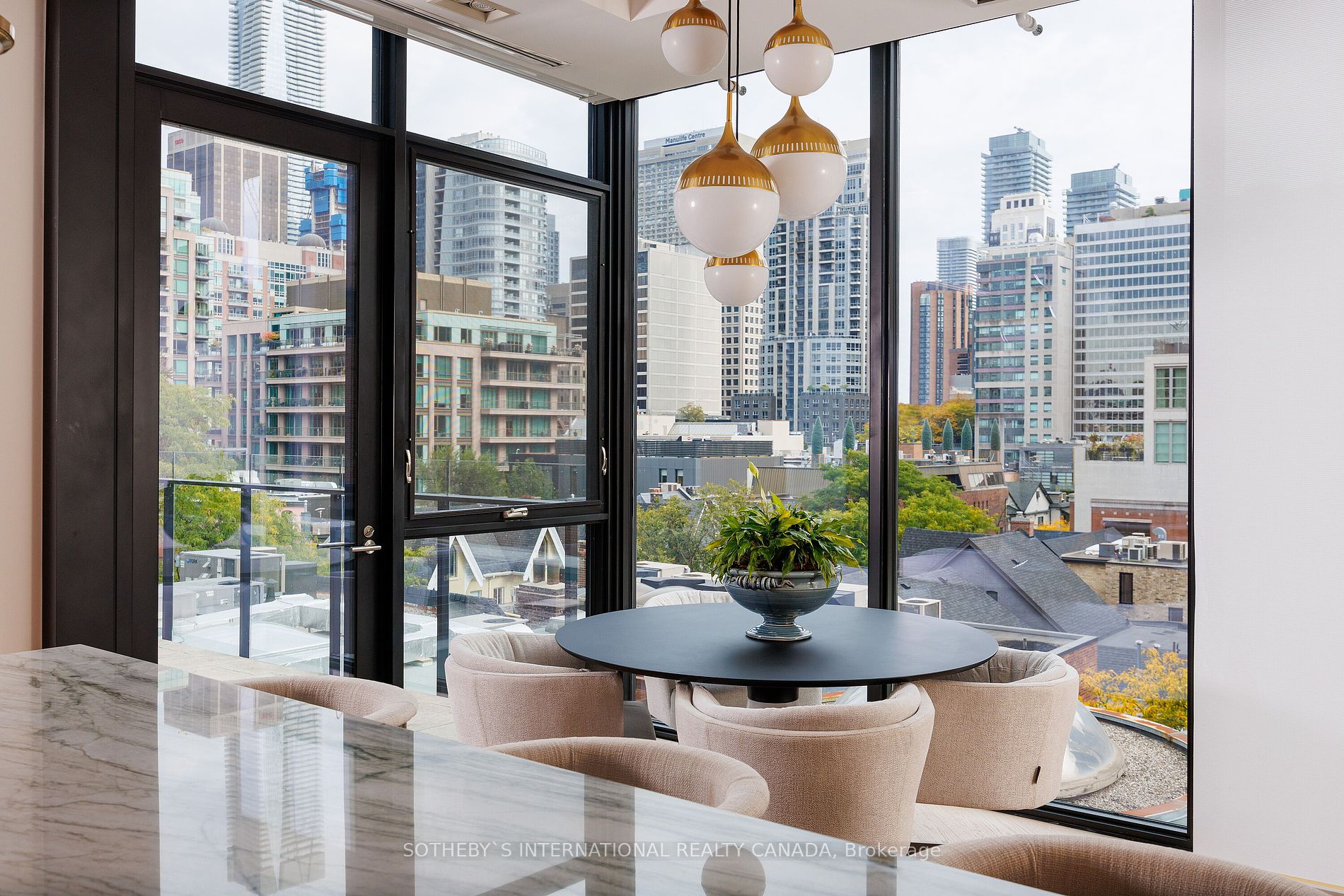 36 Hazelton Ave, #5B