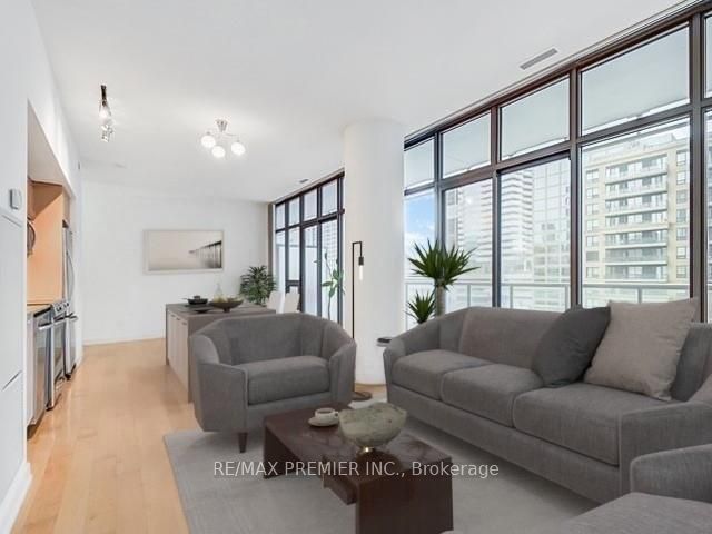 33 Charles Street E, #911