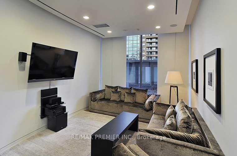33 Charles Street E, #911