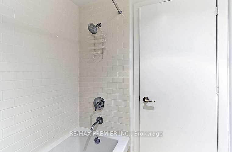 33 Charles Street E, #911