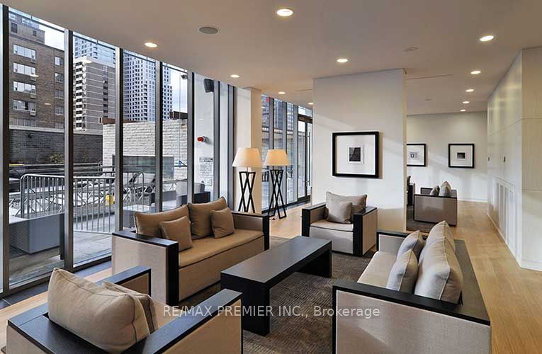 33 Charles Street E, #911