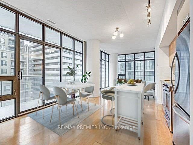 33 Charles Street E, #911