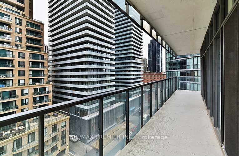 33 Charles Street E, #911