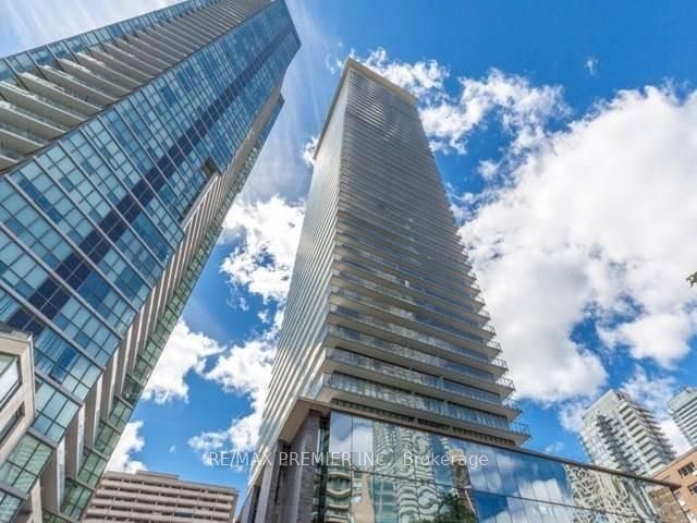 33 Charles Street E, #911