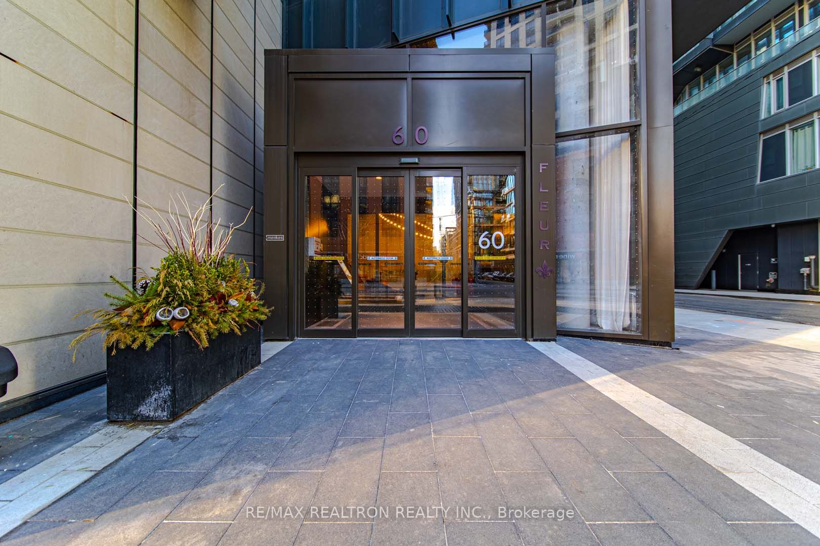 60 Shuter St, #2006