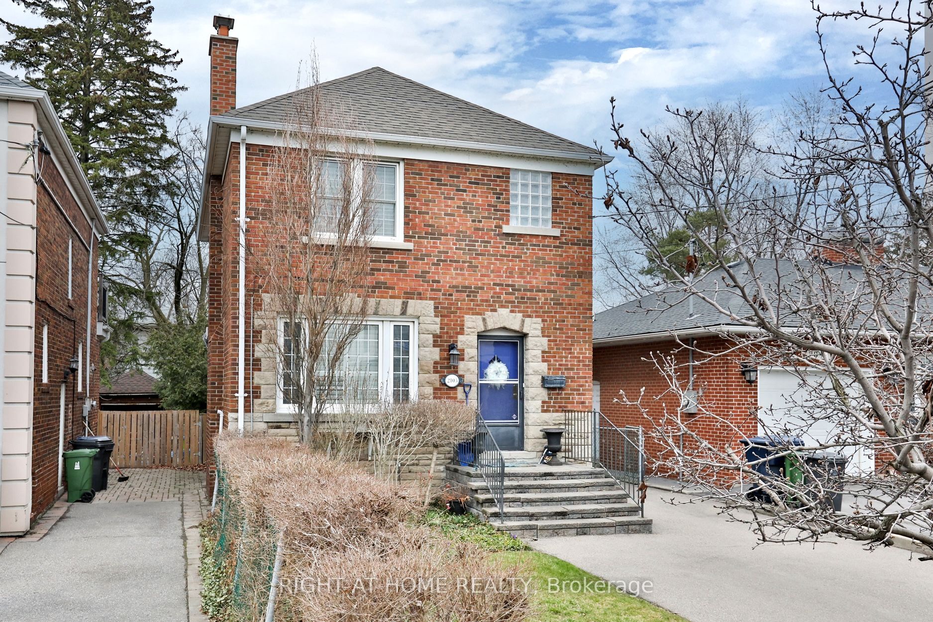 2103 Avenue Rd