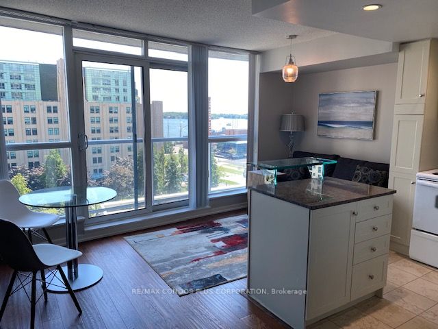 8 York St, #908