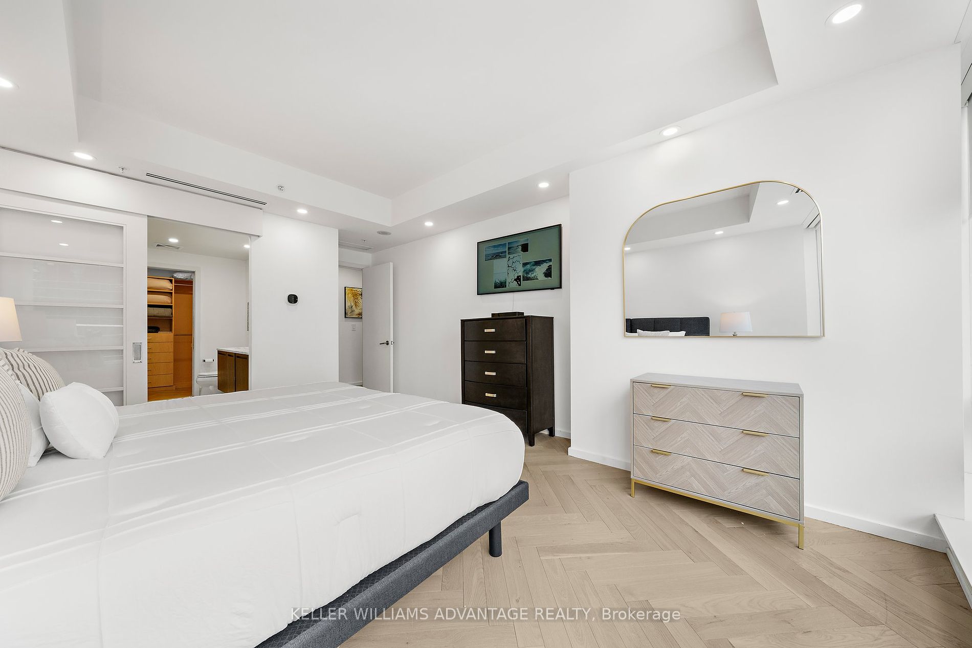 180 University Ave, #2308