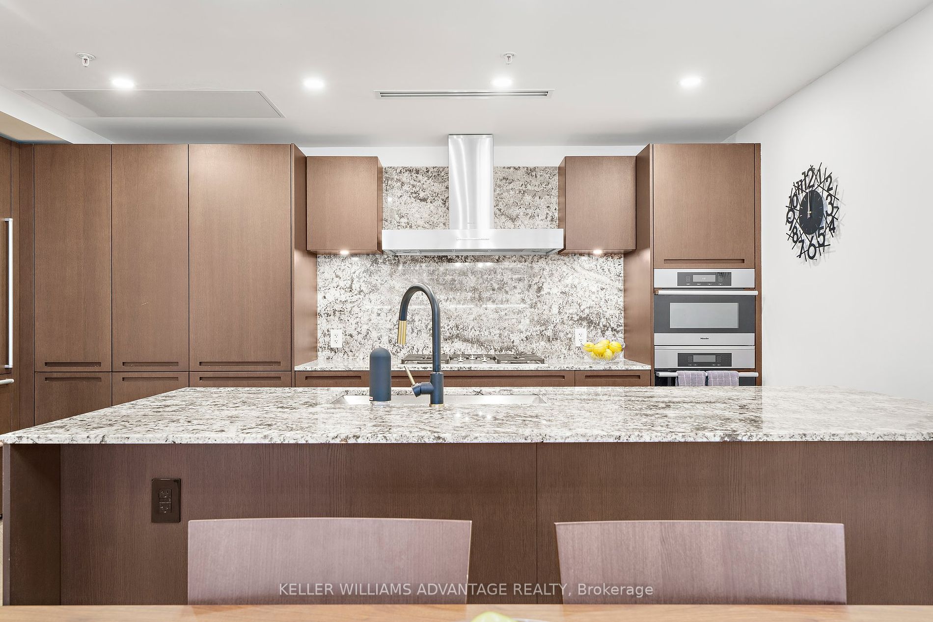 180 University Ave, #2308