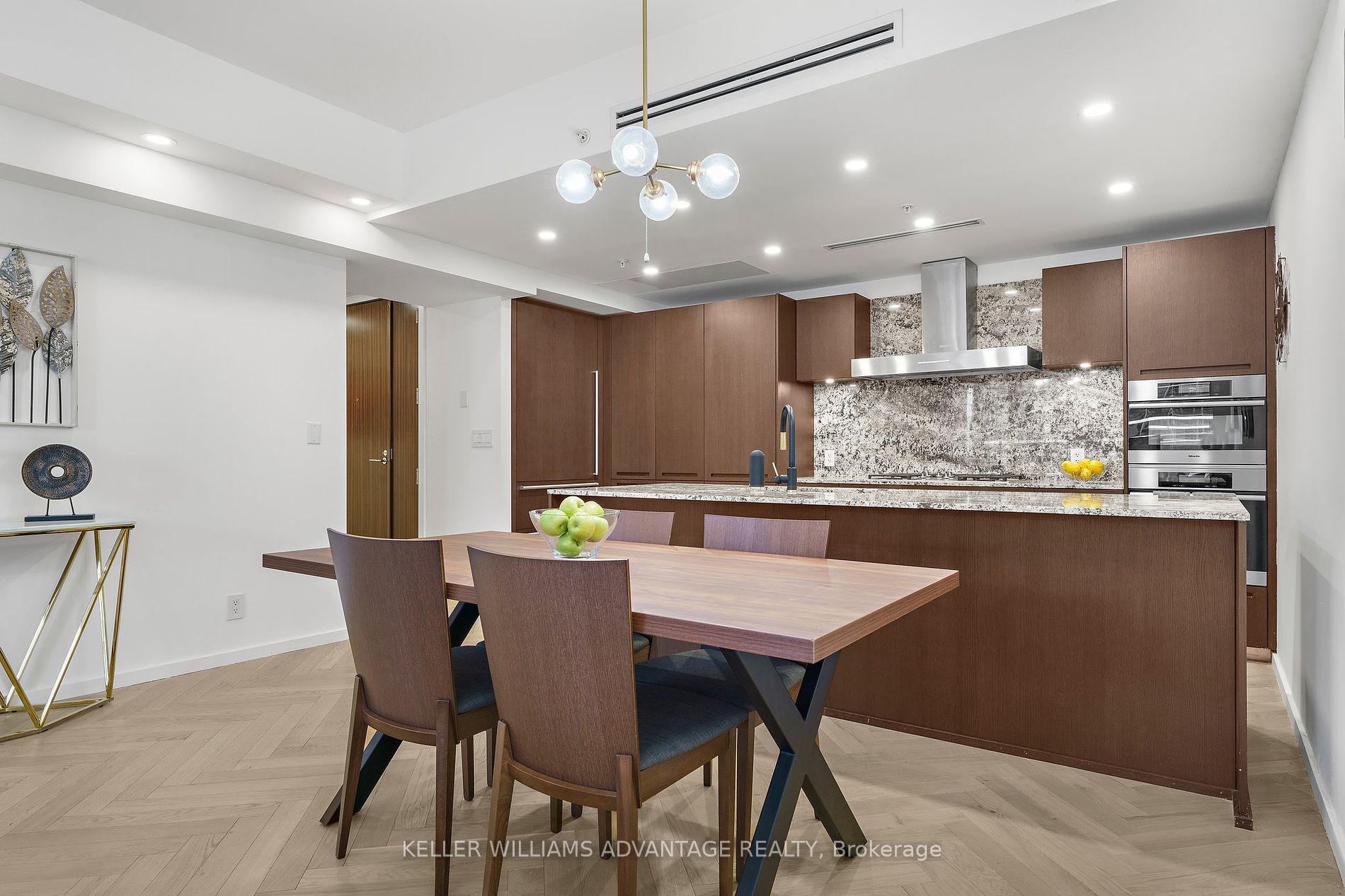 180 University Ave, #2308