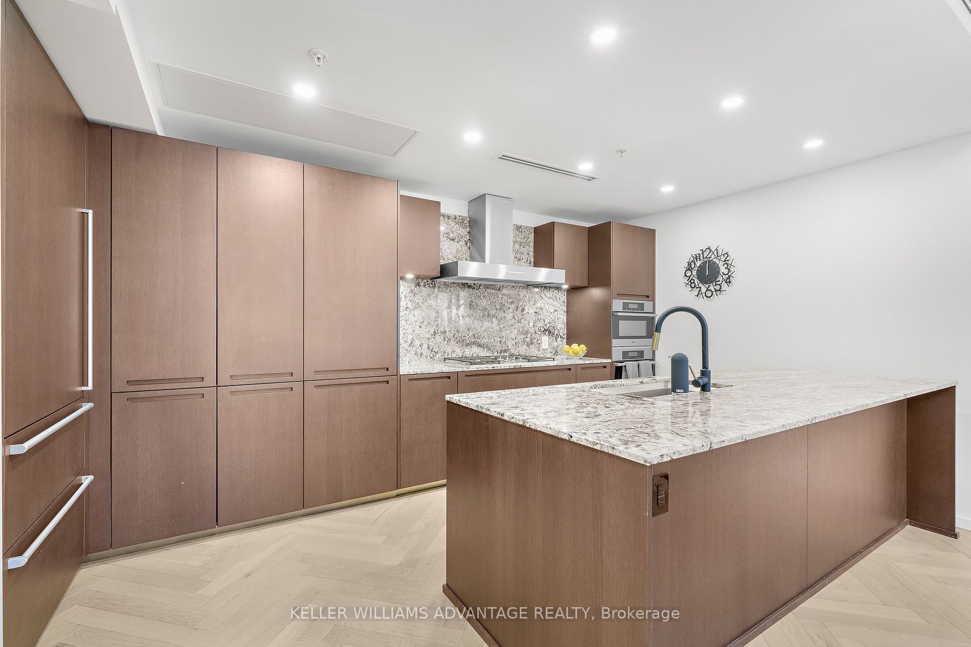 180 University Ave, #2308