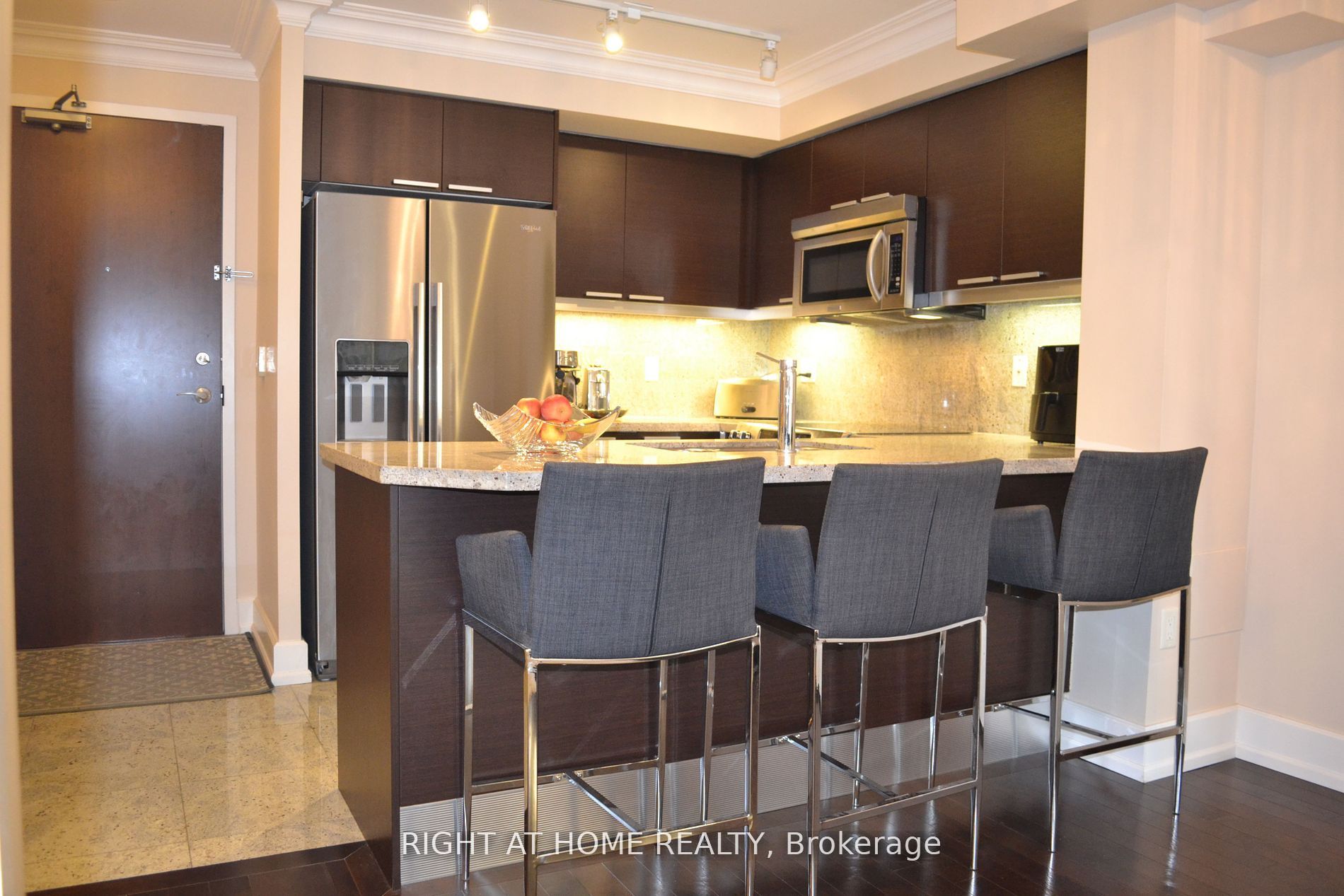 650 Sheppard Avenue E, #221