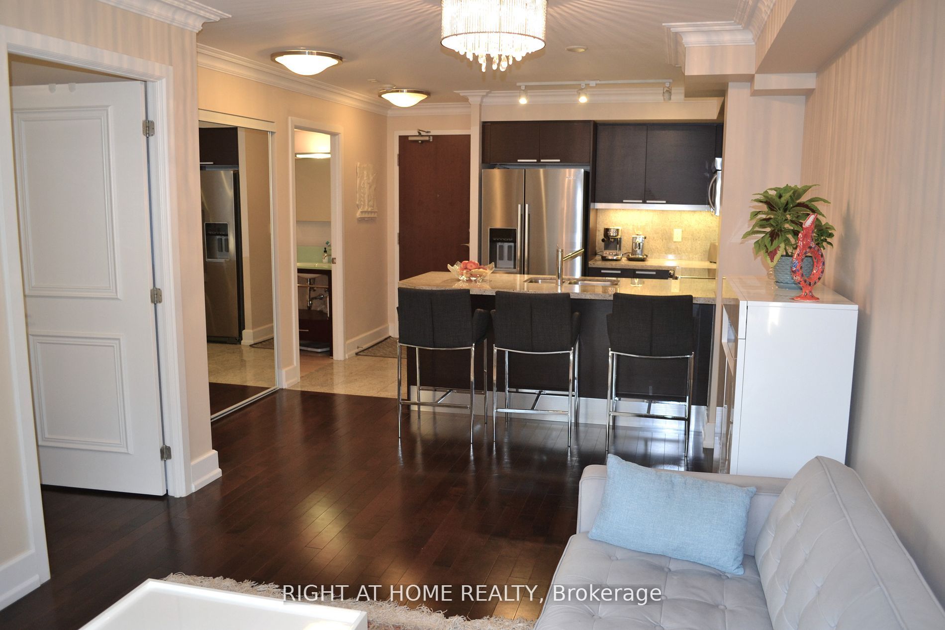650 Sheppard Avenue E, #221