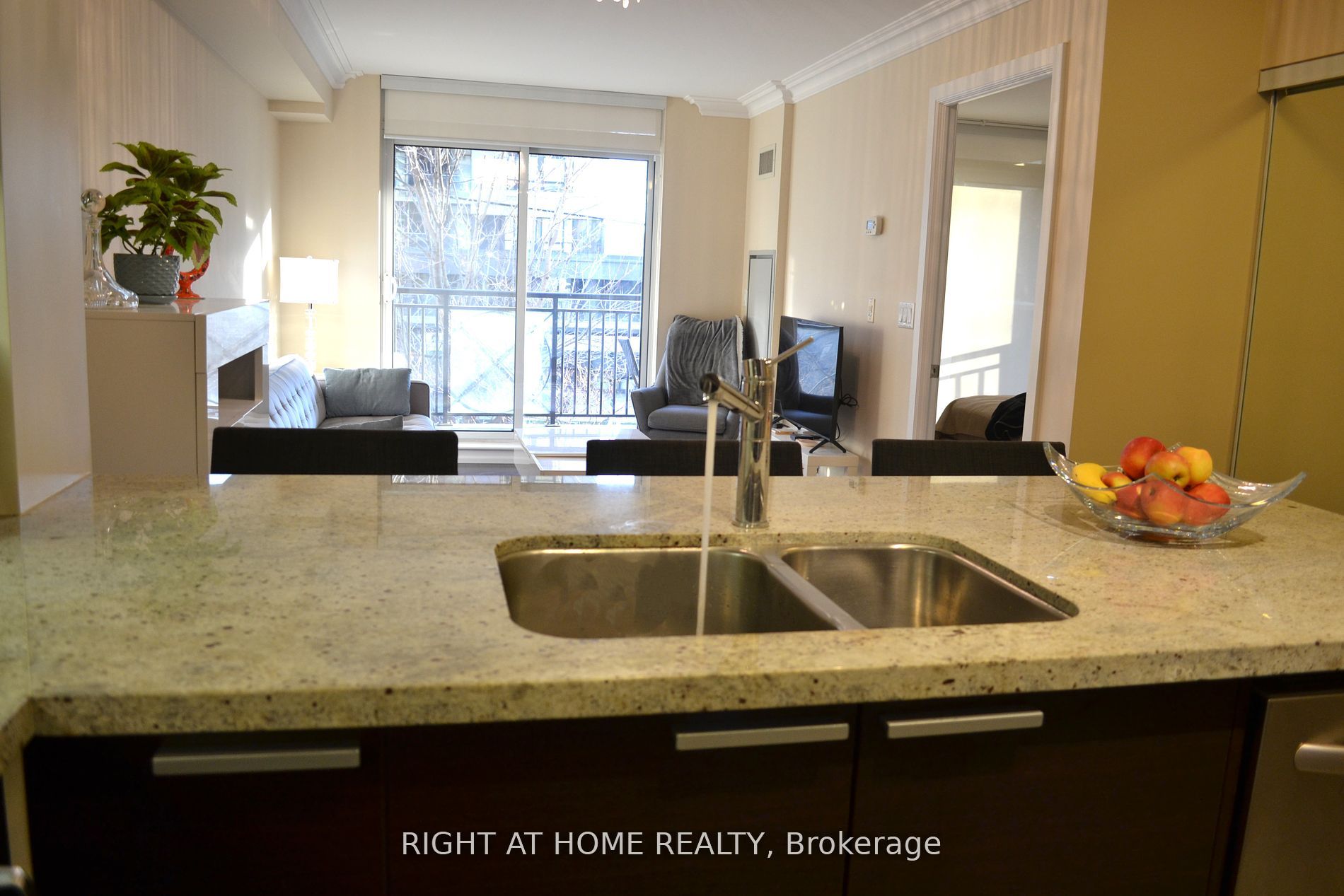 650 Sheppard Avenue E, #221