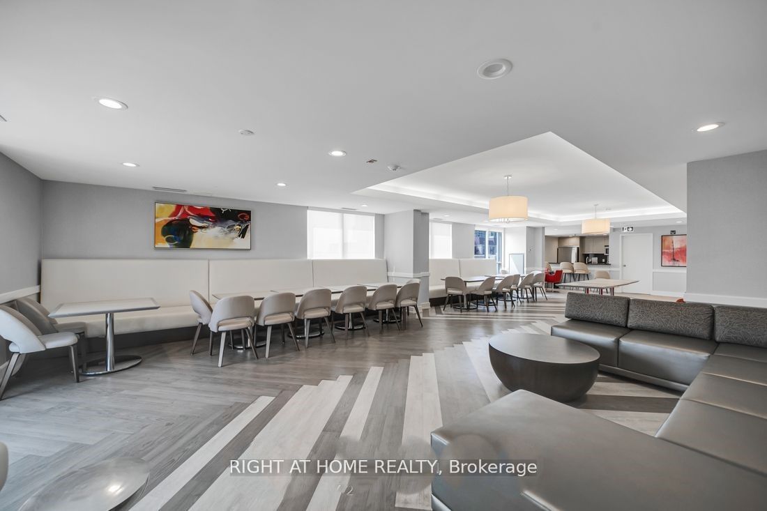 650 Sheppard Avenue E, #221