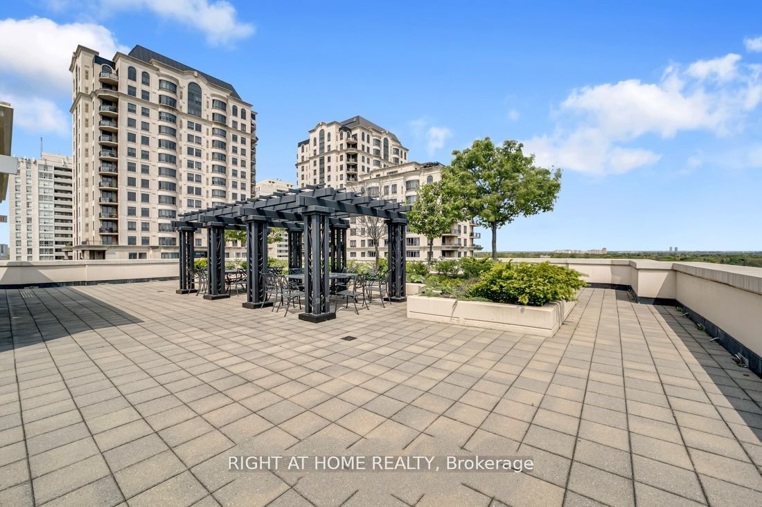 650 Sheppard Avenue E, #221