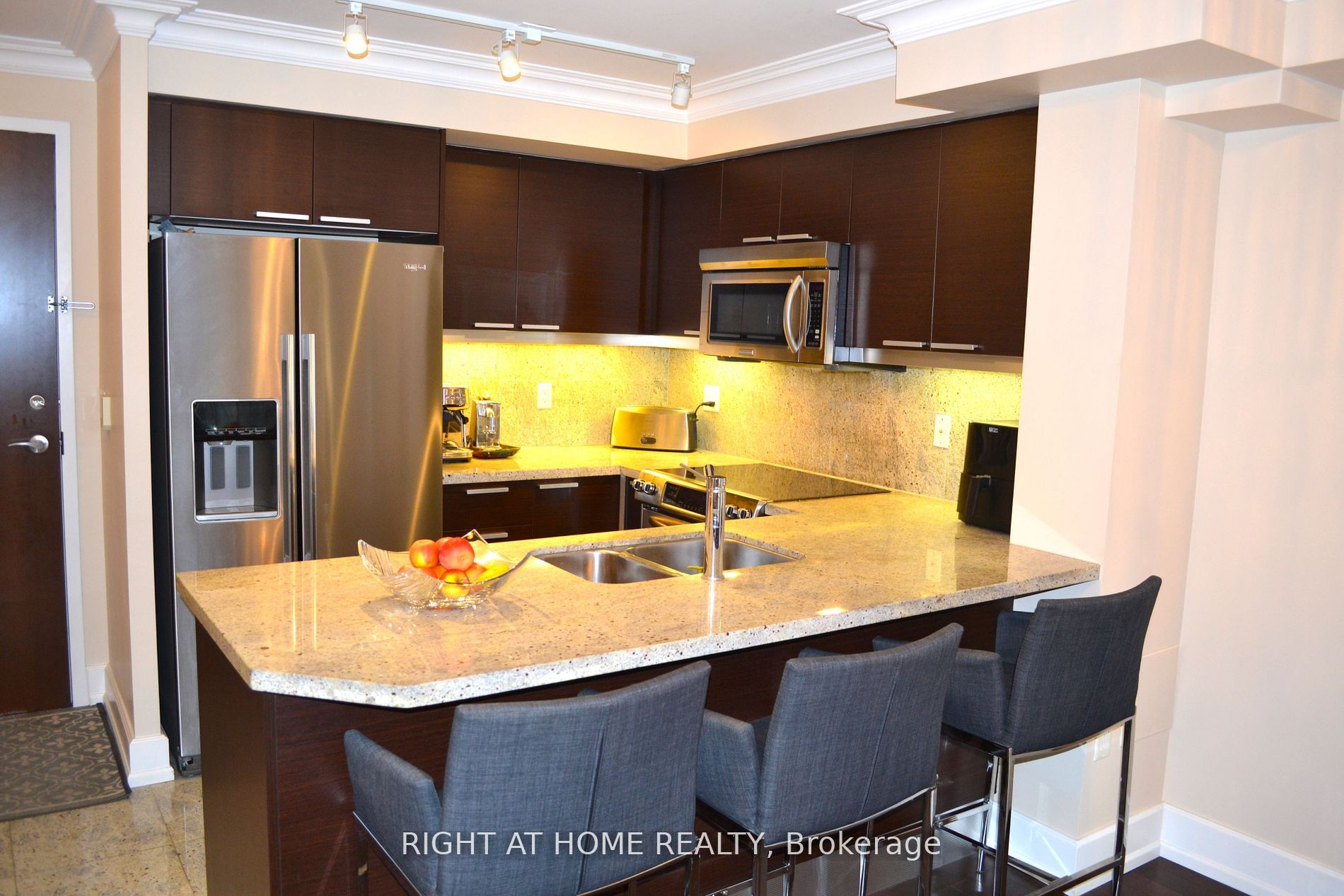 650 Sheppard Avenue E, #221