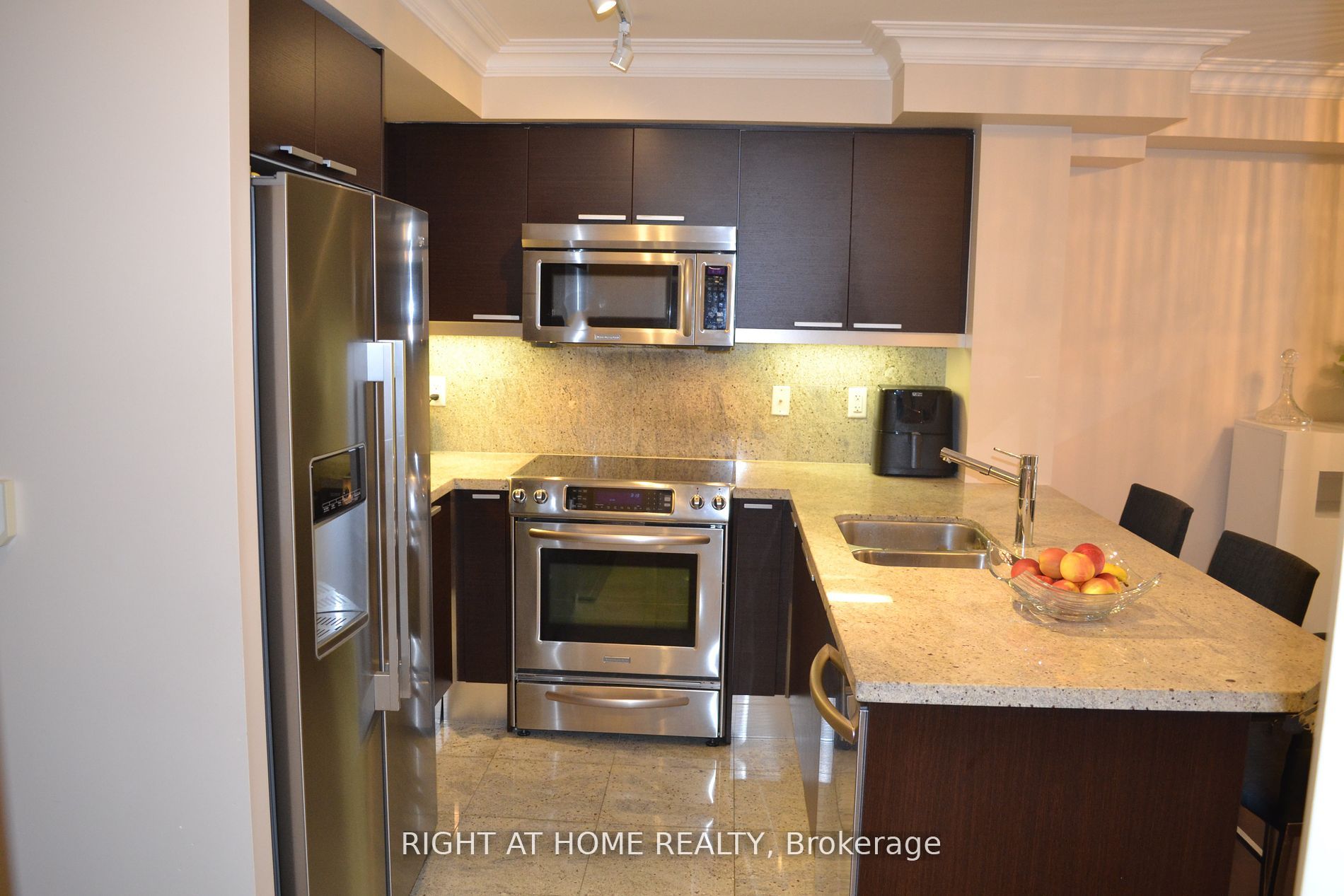 650 Sheppard Avenue E, #221