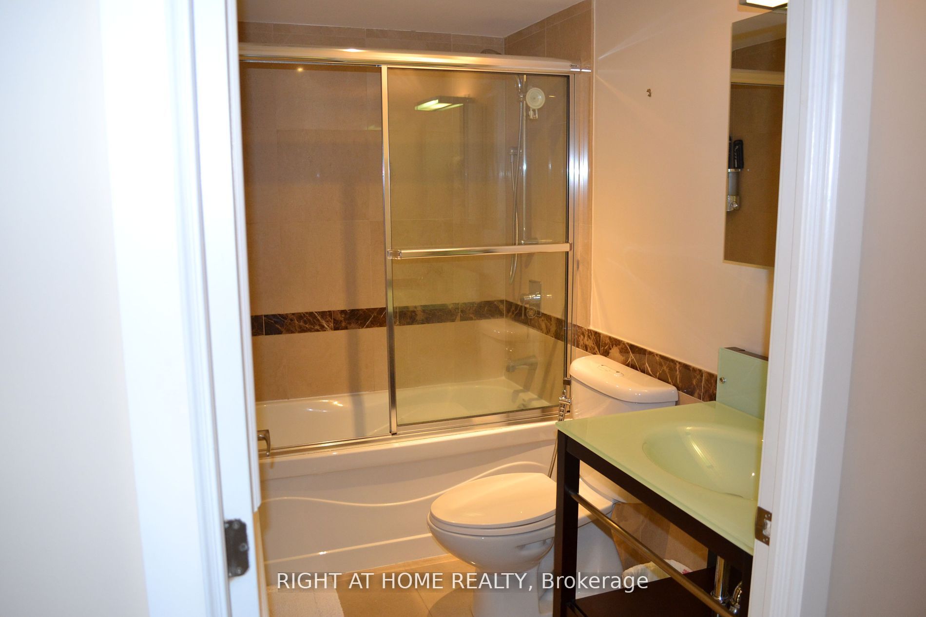 650 Sheppard Avenue E, #221
