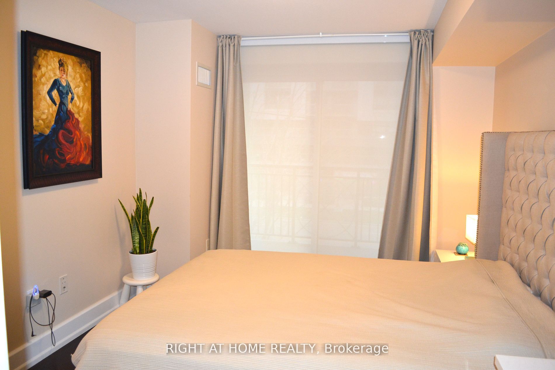 650 Sheppard Avenue E, #221