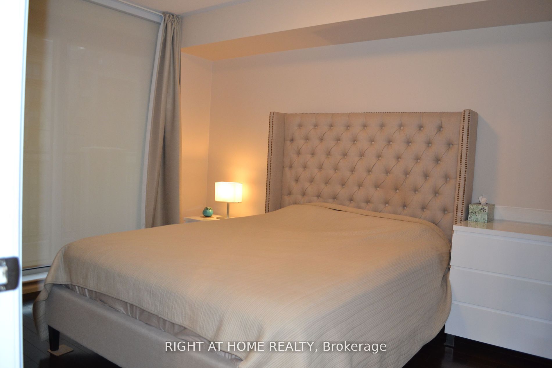 650 Sheppard Avenue E, #221