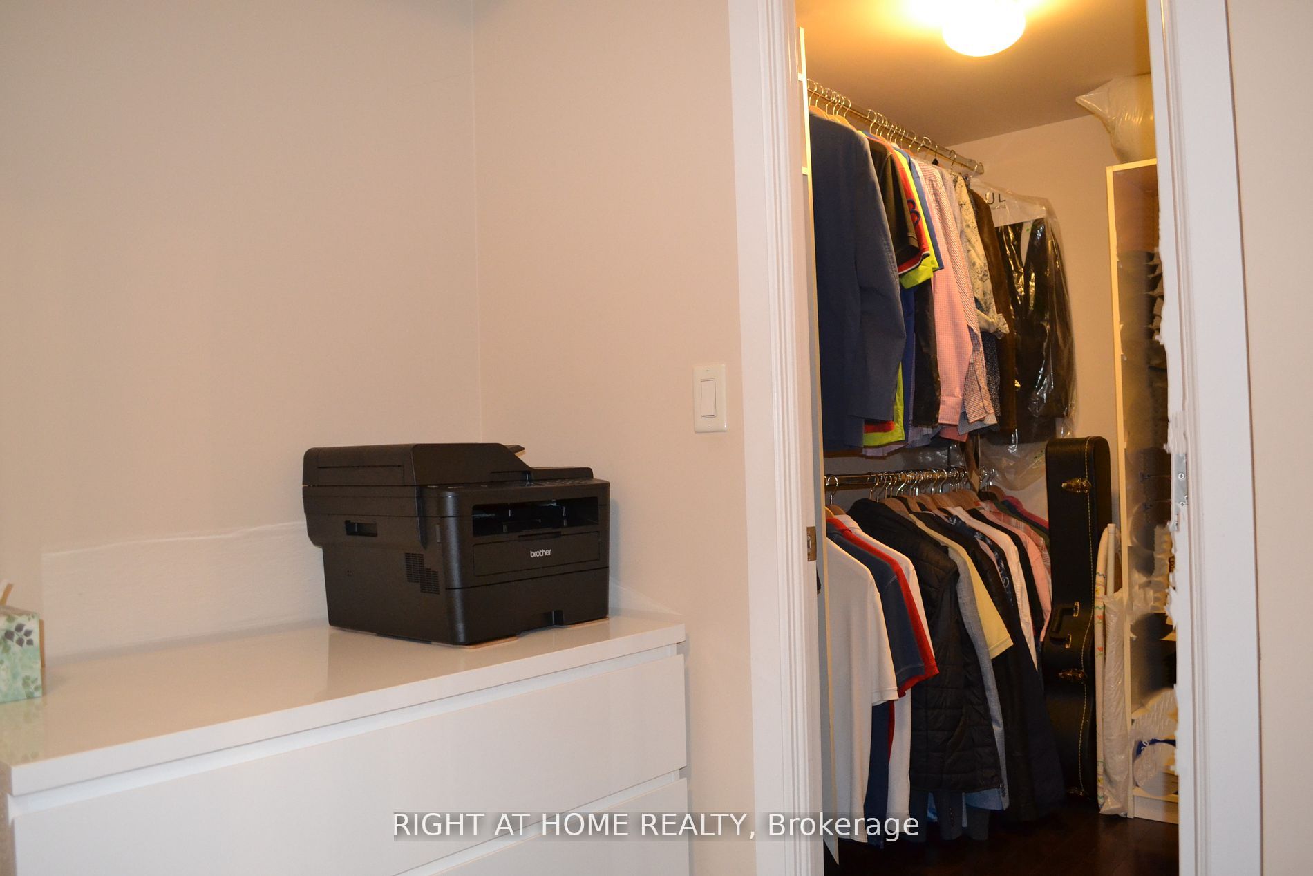 650 Sheppard Avenue E, #221
