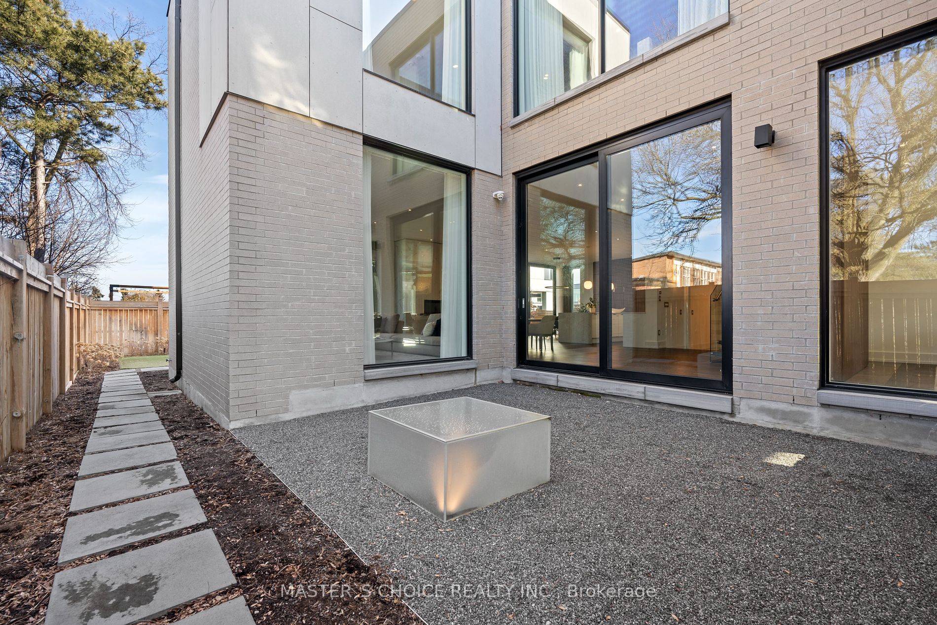 15 Fairmeadow Avenue