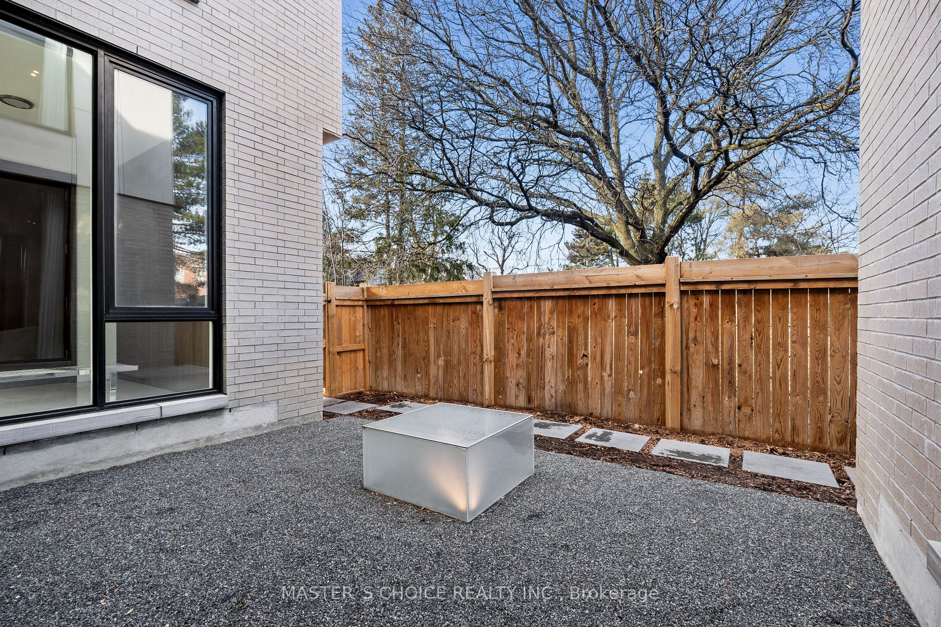 15 Fairmeadow Avenue