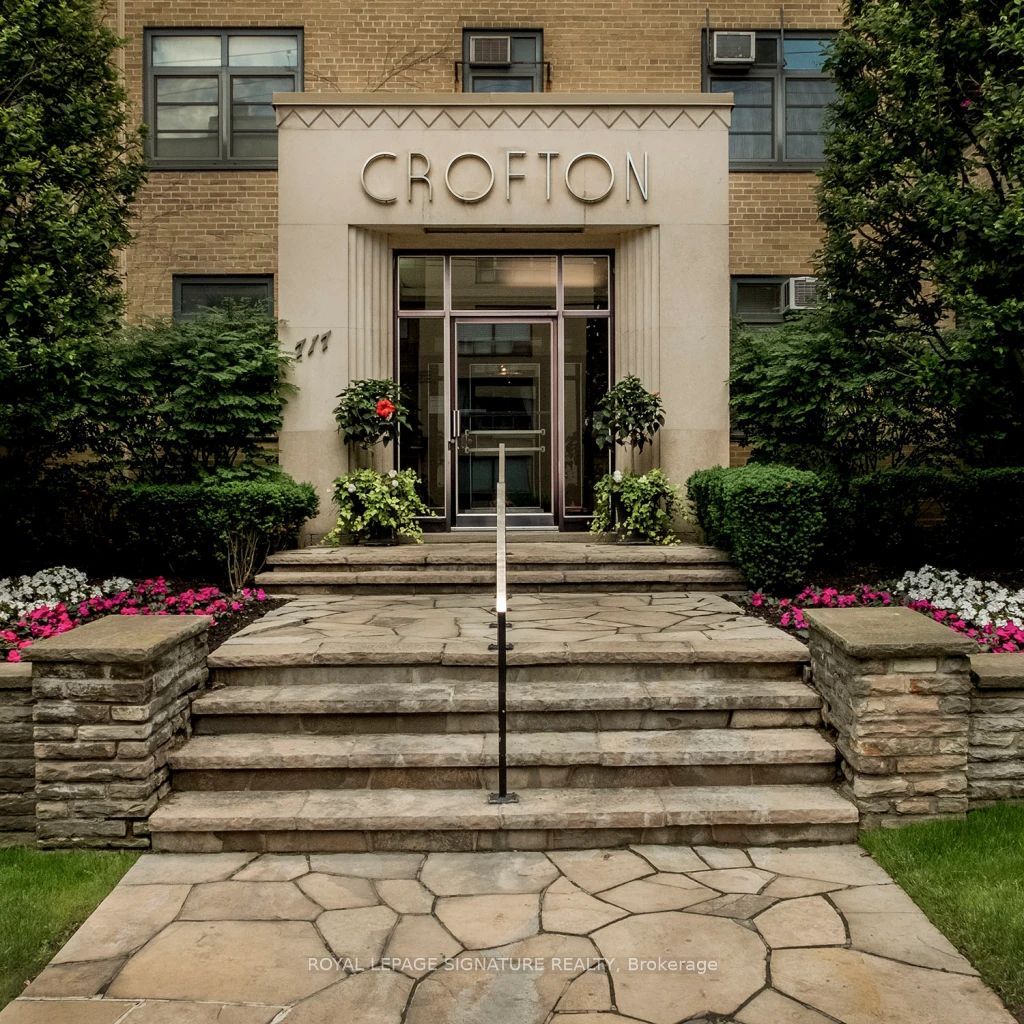 717 Eglinton Avenue W #103
