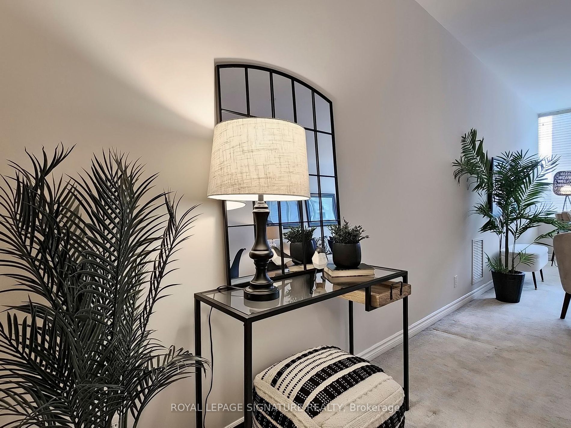 980 Yonge Street, #209