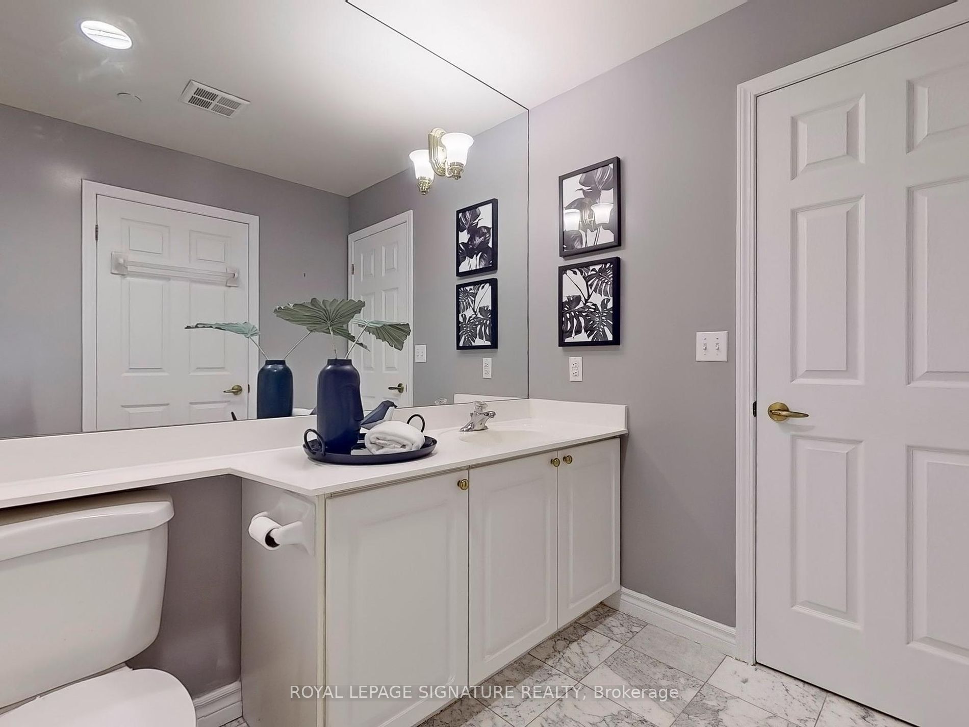 980 Yonge Street, #209