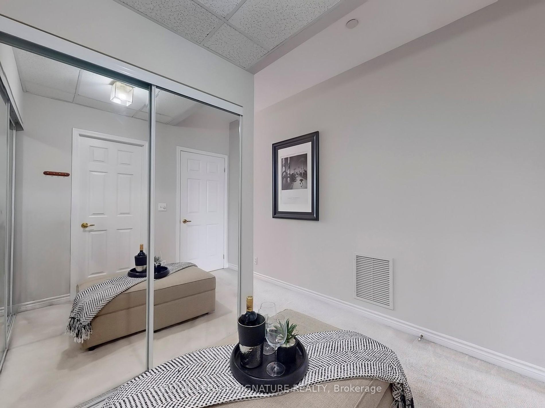 980 Yonge Street, #209