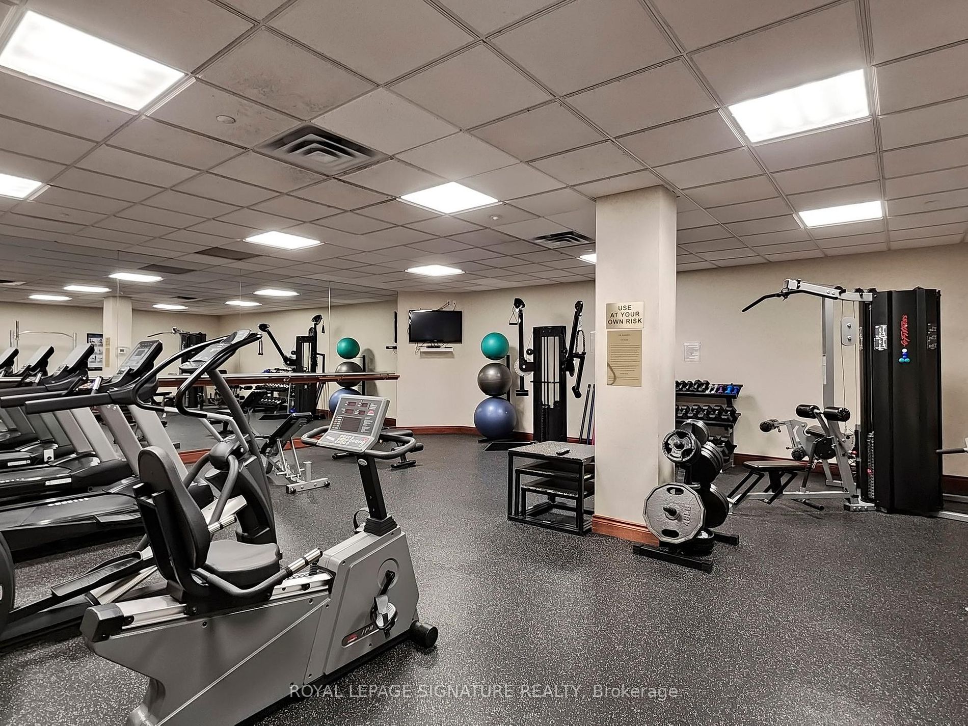 980 Yonge Street, #209