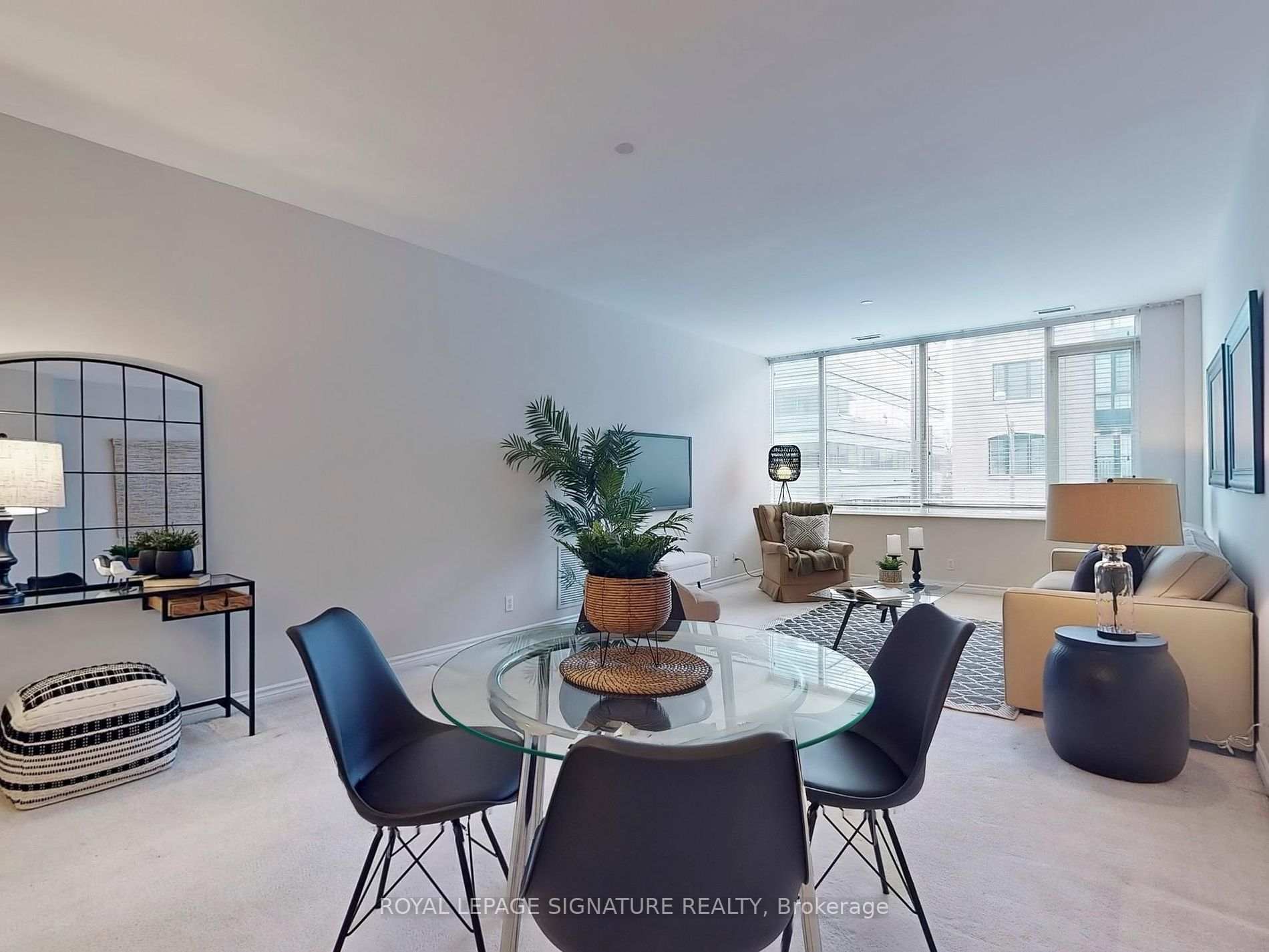 980 Yonge Street, #209
