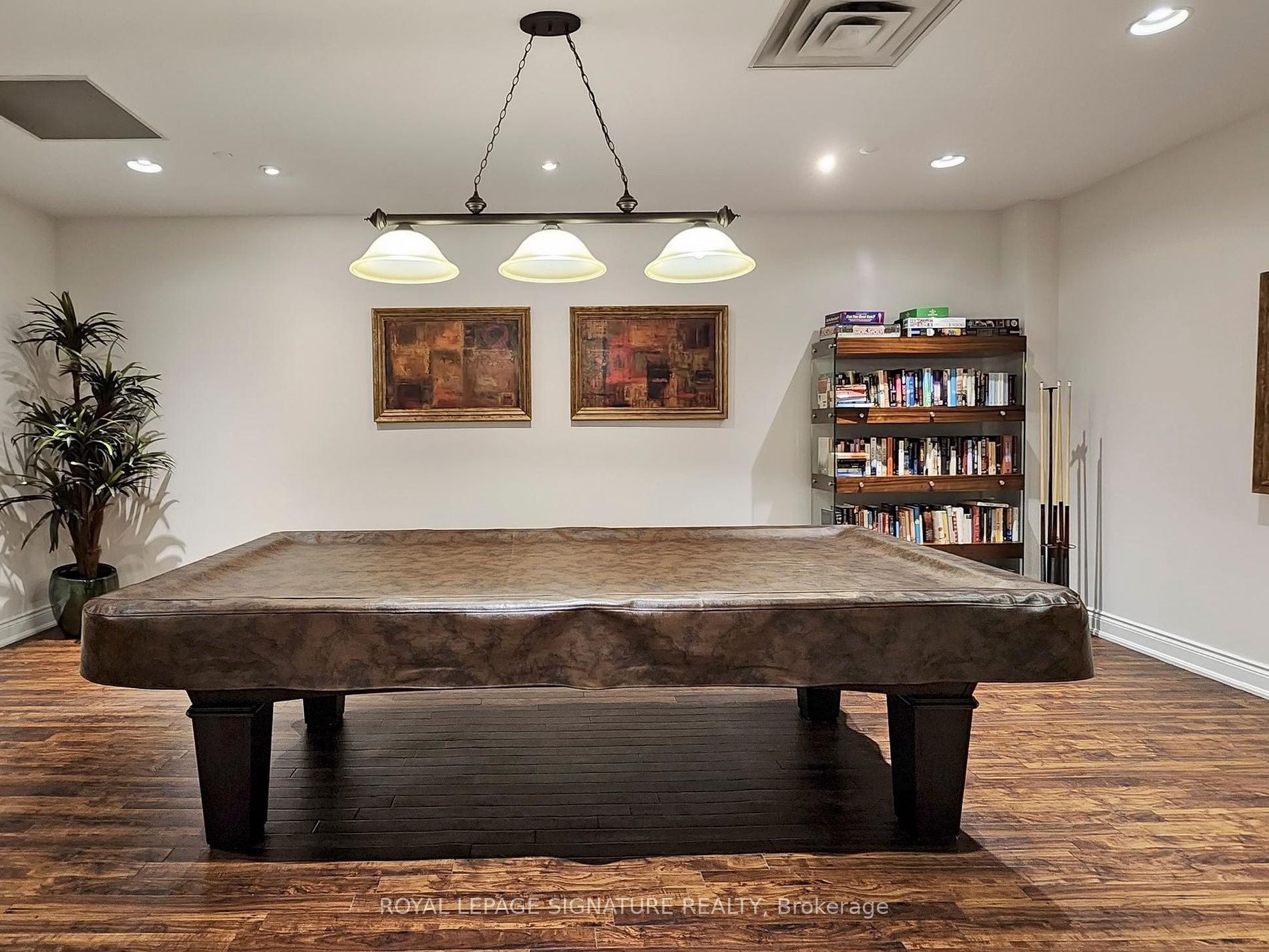 980 Yonge Street, #209