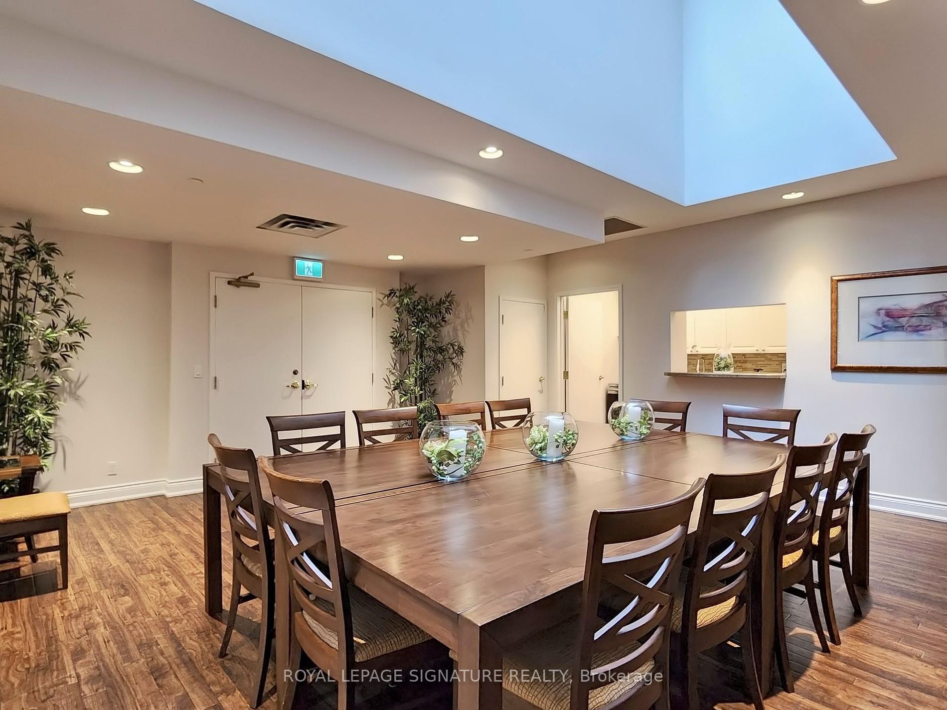 980 Yonge Street, #209