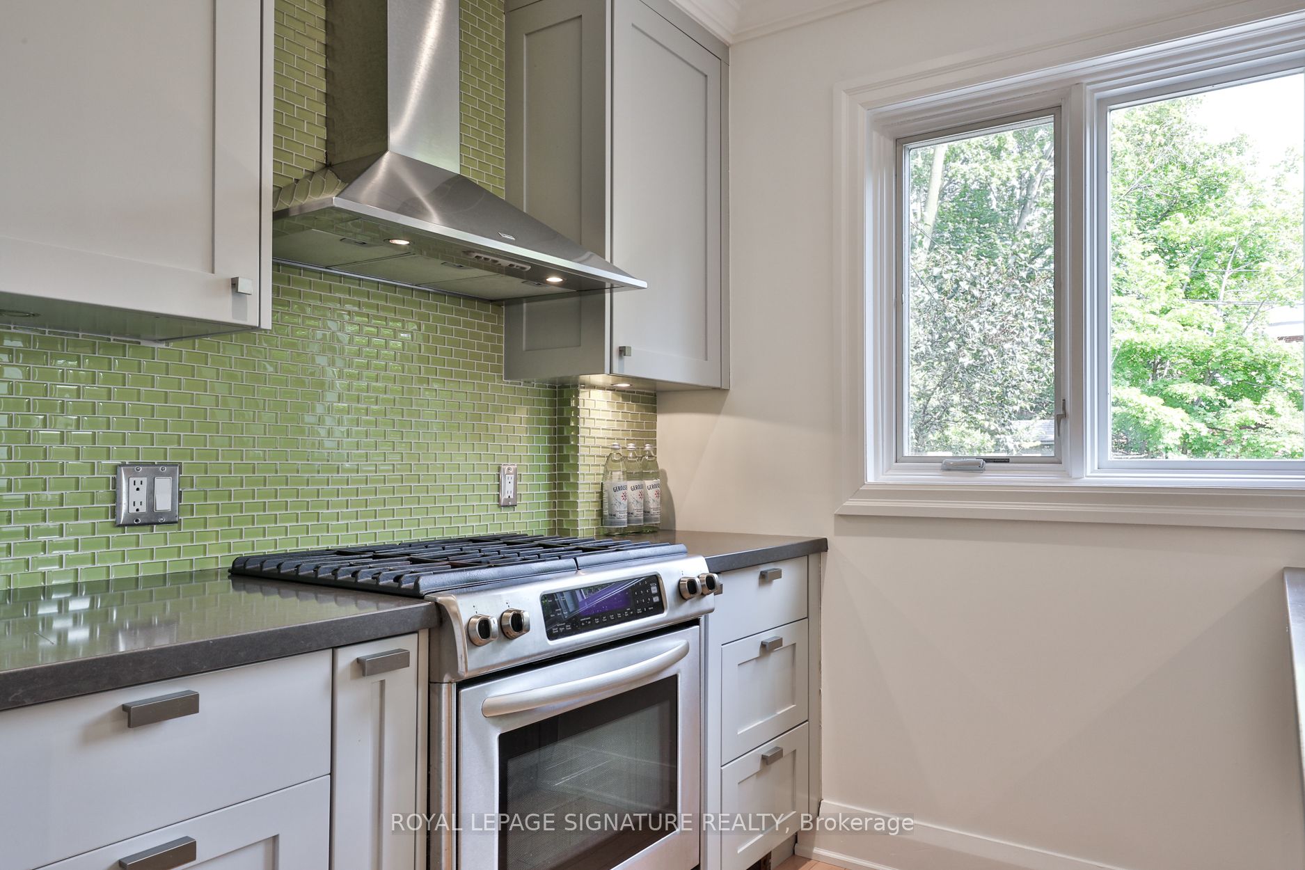 35 Thurston Road
