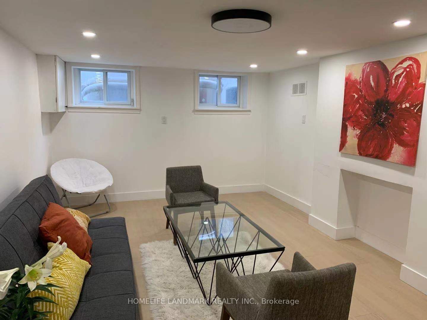 362 Lawrence Avenue W