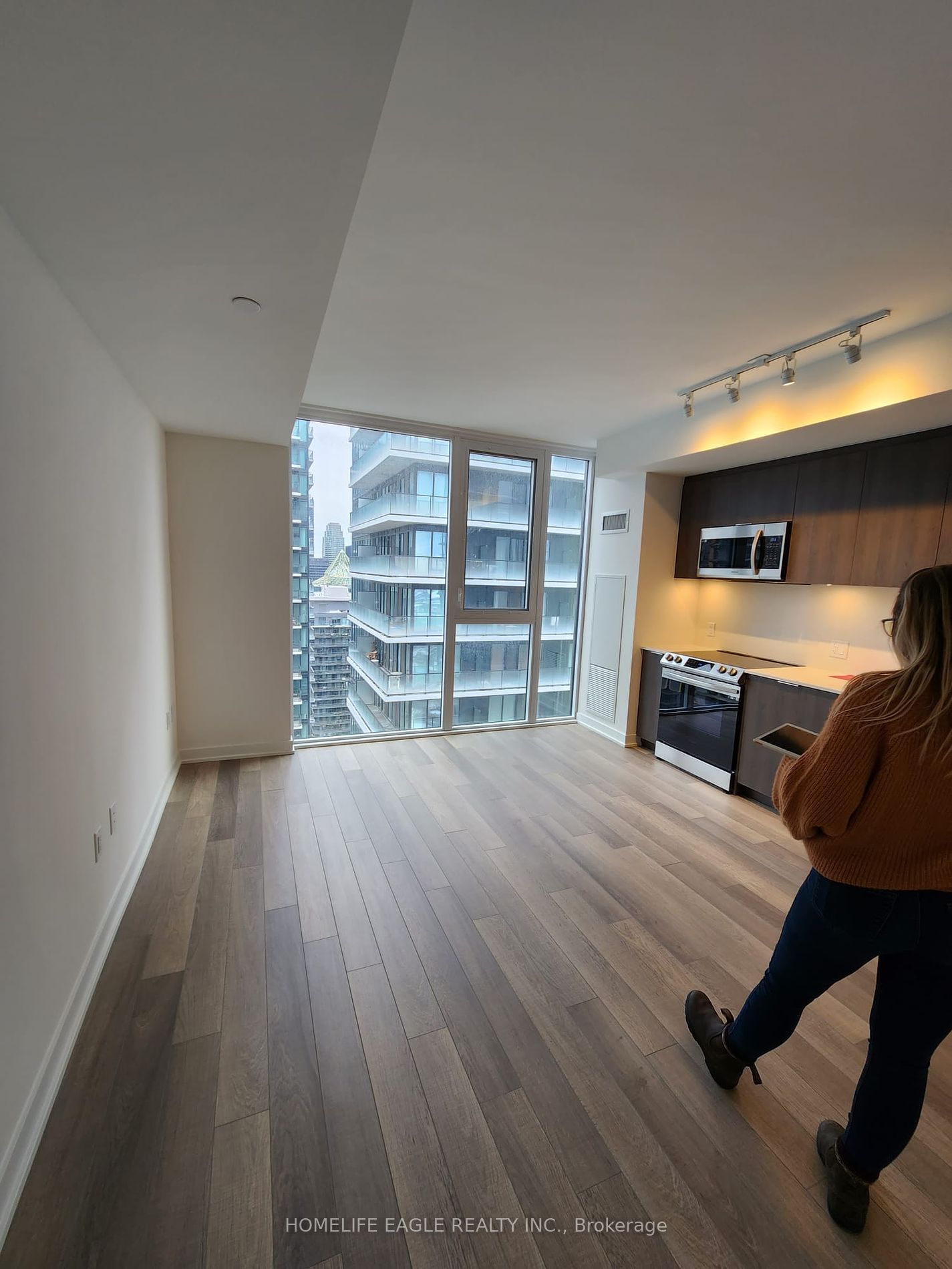 357 King Street W, #3707