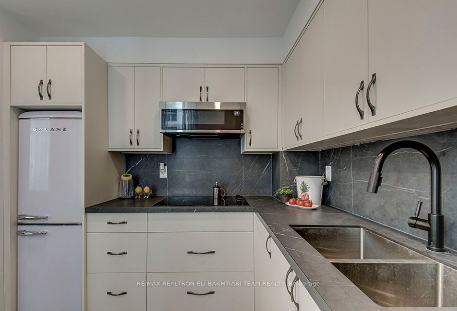 21 Hillcrest Ave, #404