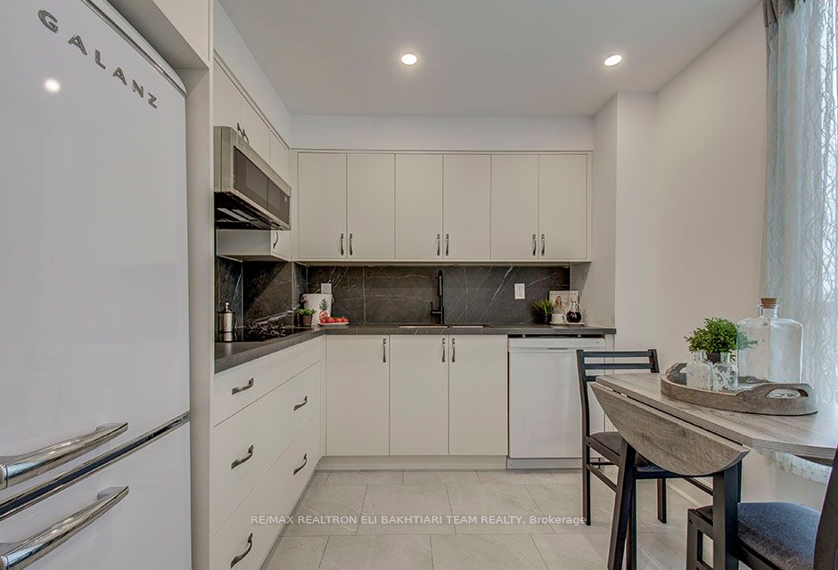 21 Hillcrest Ave, #404