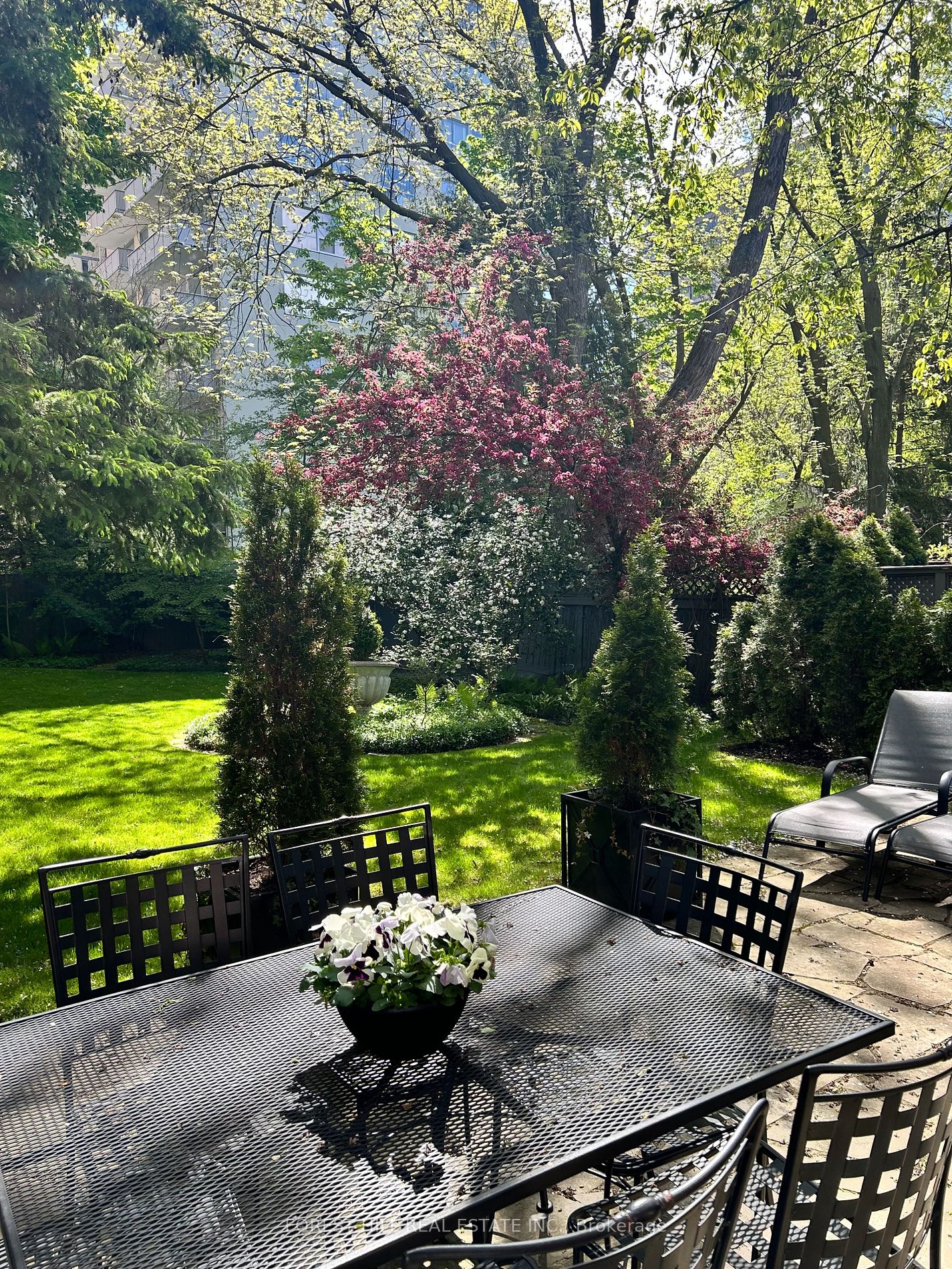 77 Forest Hill Rd