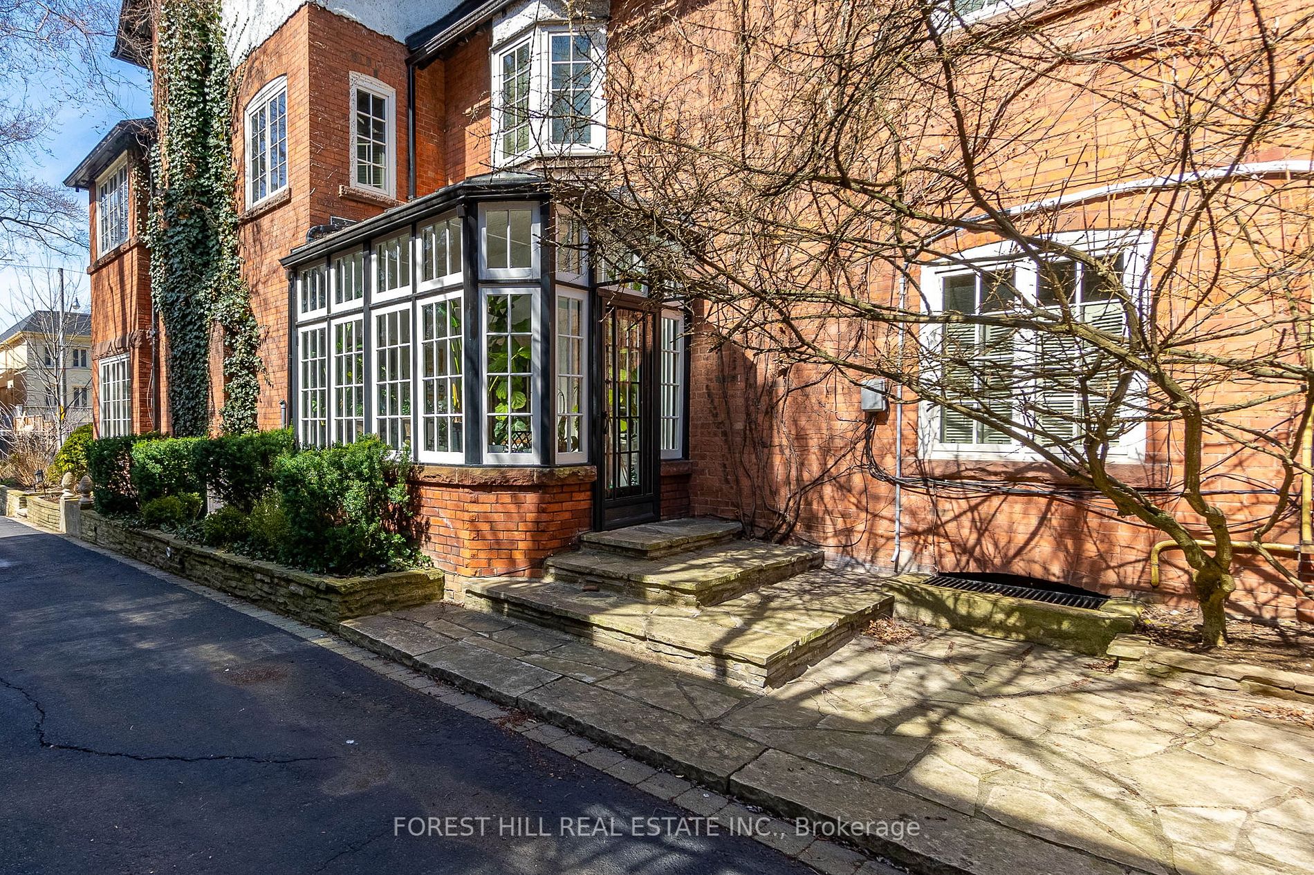 77 Forest Hill Rd